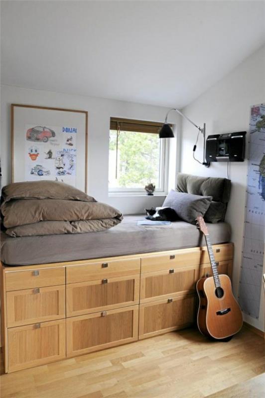 Δωμάτιο αγοριού με κρεβάτι με αποθήκη με κεκλιμένη οροφή