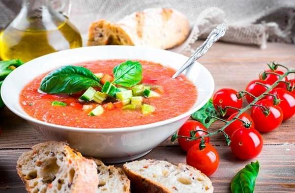 Συνταγή κρύας σούπας ντομάτας gazpacho