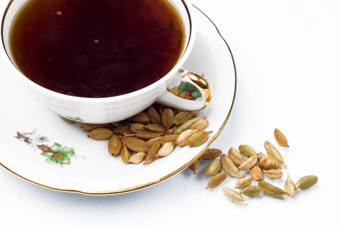 Το τσάι από κάρδαμο Elettaria μαγειρεύει υγιεινό ποτό