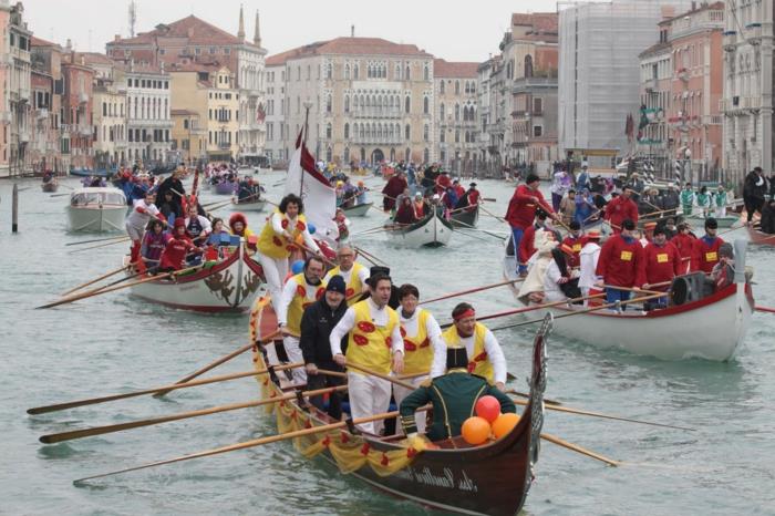 καρναβάλι στη Βενετία αποκριάτικο κοστούμι αποκριάτικο κοστούμι βάρκες καρναβαλική πομπή