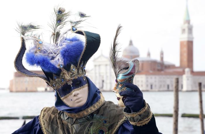 καρναβάλι της Βενετίας κοστούμια φτερό παγώνι κόμμωση