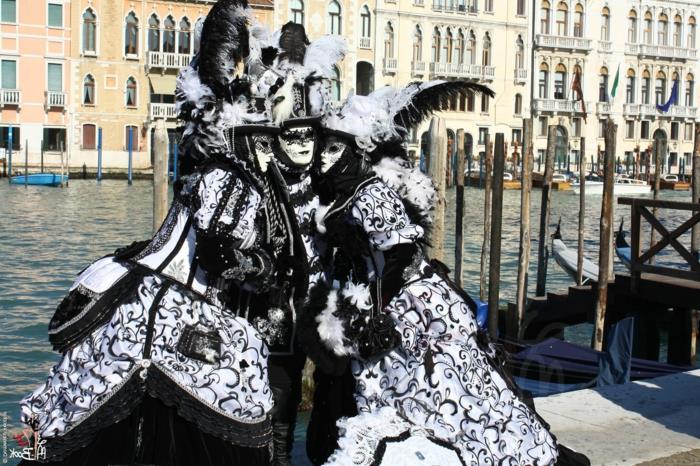 καρναβάλι στη Βενετία αποκριάτικες στολές καρναβαλική φορεσιά 2012 ασπρόμαυρο