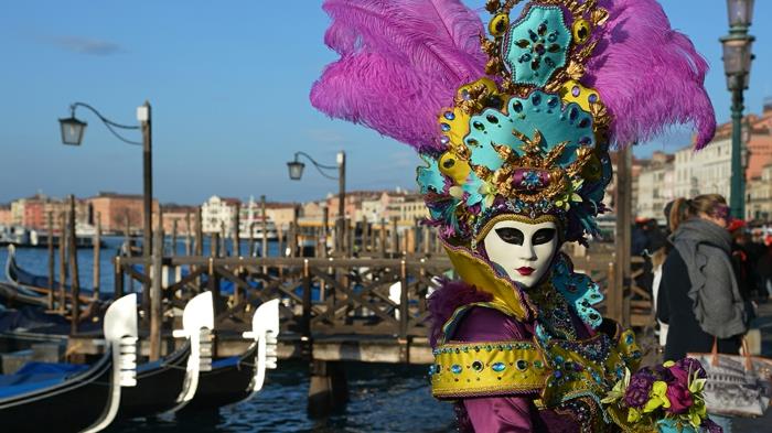 αποκριάτικες στολές της Βενετίας μάρντι γκρα κωπηλατικές βάρκες γόνδολες