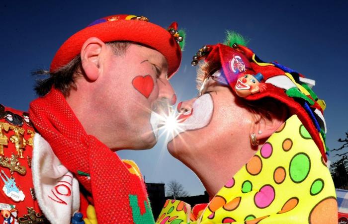 αποκριάτικα κοστούμια αποκριάτικα κοστούμια λογότυπο κολόνια κλόουν ανόητοι κοστούμια καρναβαλική παρέλαση φιλί