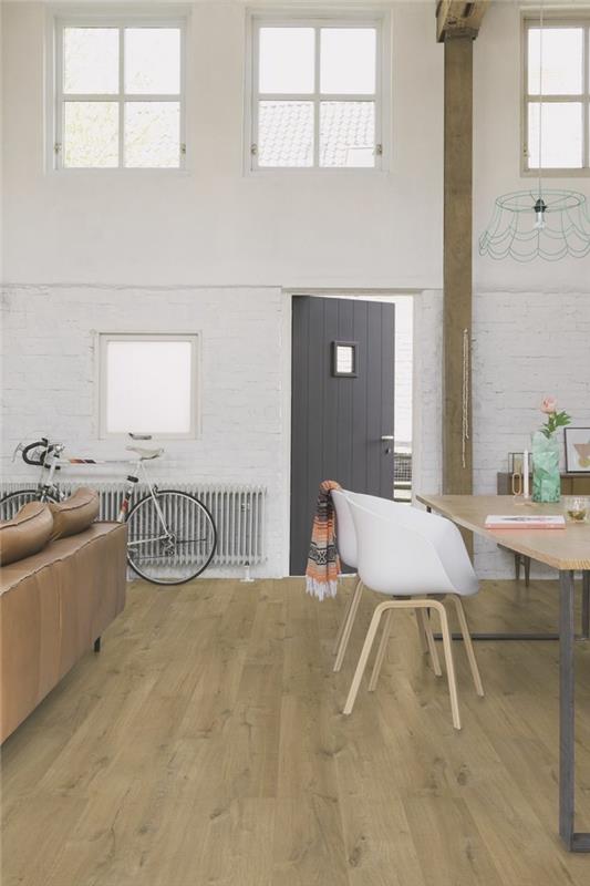 δάπεδο κουζίνας laminate ιδέες κουζίνας σκανδιναβικές καρέκλες λευκός τοίχος από τούβλα