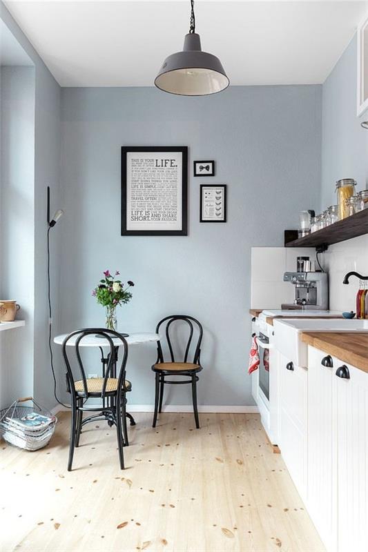 Ρυθμίστε την κουζίνα σκανδιναβικό μπλε τοίχο από ανοιχτό ξύλο