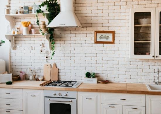 κουζίνα χωρίς ντουλάπια τοίχου ανοιχτά λευκά τούβλα opitk σχεδιασμός τοίχου