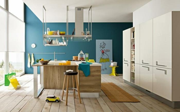 σχεδιασμός τοίχου κουζίνας μπλε akuentwand και ξύλινα δάπεδα λειτουργικά έπιπλα