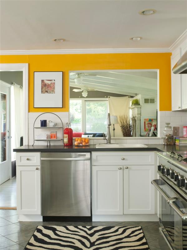 σχεδιασμός τοίχου κουζίνας κίτρινες προθέσεις γούνινο χαλί στήνουν μια μικρή κουζίνα