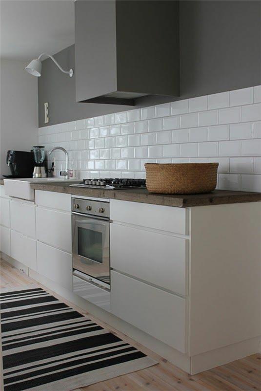 σχεδιασμός κουζίνας χρώμα τοίχου γκρι αποχρώσεις μοντέρνα λευκά πλακάκια