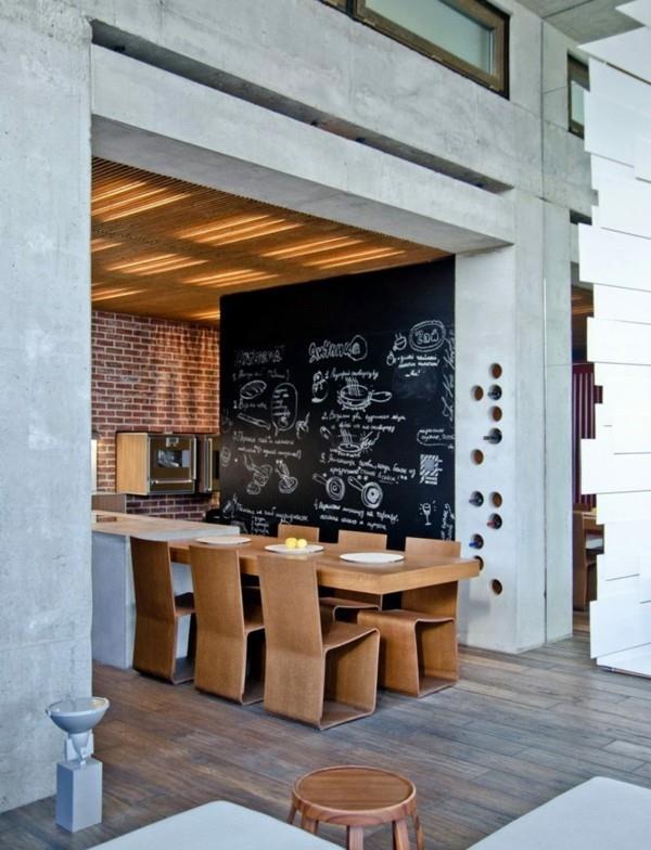 ιδέες κουζίνας ξύλινο τραπέζι μαύρο πάνελ τοίχου