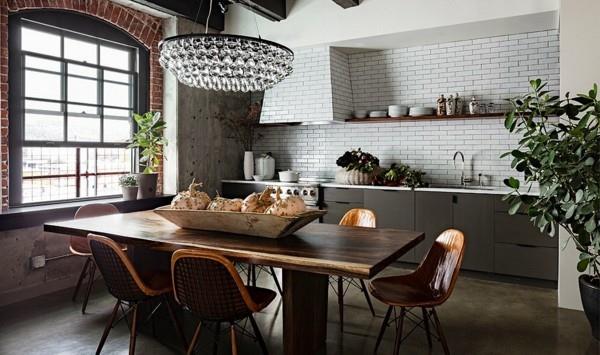 ιδέες κουζίνας βιομηχανική επιφάνεια αφής τραπεζαρία ξύλινο τραπέζι