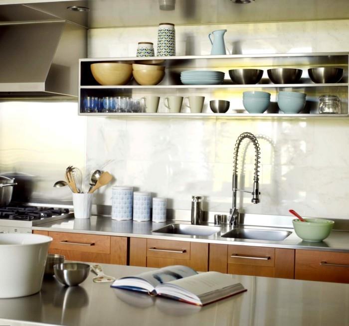 ιδέες κουζίνας ανοιχτά τοιχώματα ράφια αποθηκευτικός χώρος επιφάνεια εργασίας
