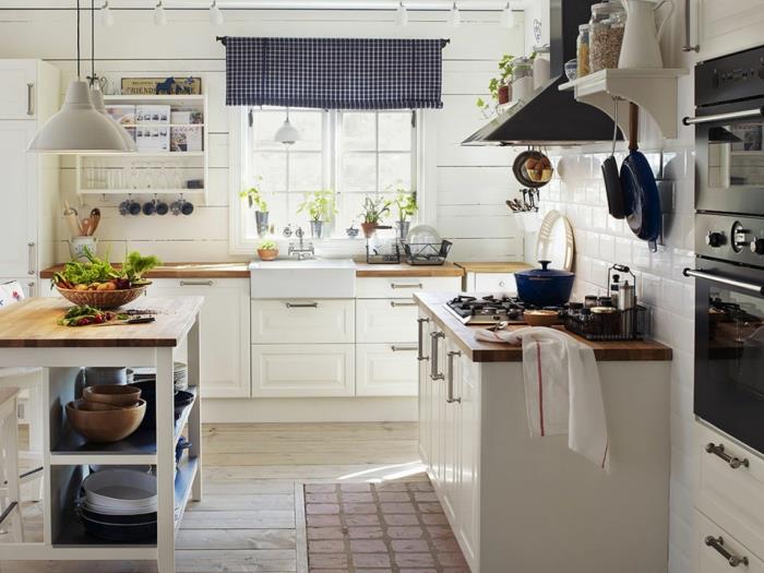 εξοχικές κουζίνες με ζεστά λευκά πλακάκια τοίχου
