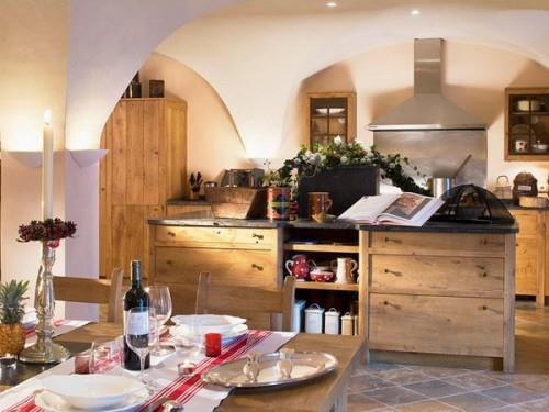 εσωτερικοί χώροι κουζίνας με γαλλικά στοιχεία διακόσμησης ρομαντικά