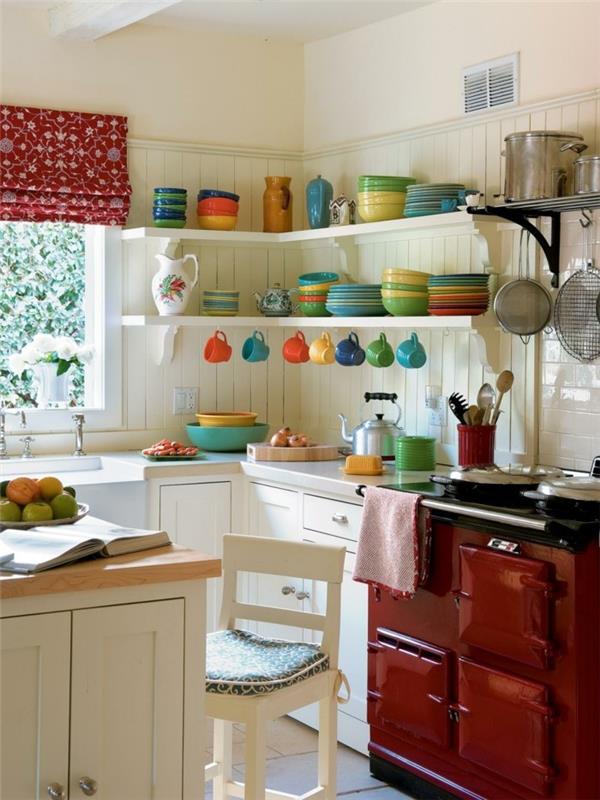 εξοπλισμός κουζίνας χρωματιστά πιάτα κόκκινα έπιπλα κουζίνας