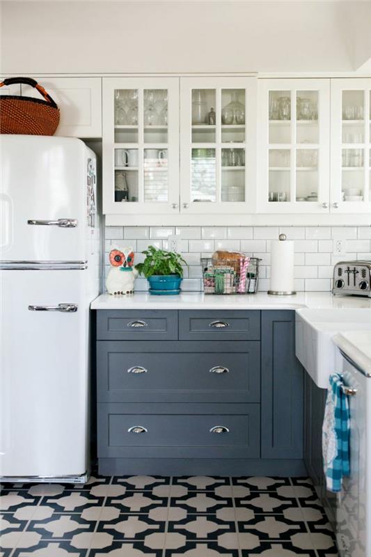 έπιπλα κουζίνας γκρι ντουλάπια κουζίνας λευκά ντουλάπια τοίχου λευκό ρετρό ψυγείο