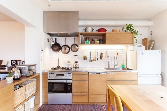 σχέδιο κουζίνας φωτεινά ντουλάπια κουζίνας χαλί λευκό χρώμα τοίχου