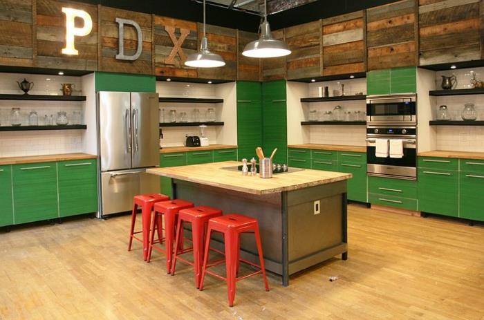 σχεδιασμός κουζίνας πράσινα ντουλάπια κουζίνας κόκκινα σκαμπό μπαρ