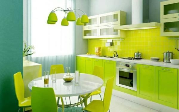 Βάψιμο των μετώπων κουζίνας, βαφή ντουλαπιών κουζίνας σε κίτρινο-πράσινο χρώμα