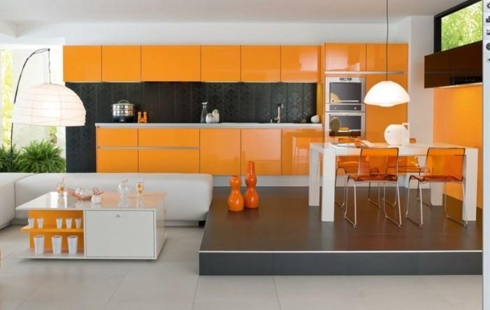 κουζίνα σχεδιασμός ντουλάπια κουζίνας σε πορτοκαλί και όμορφες χρωματικές αντιθέσεις