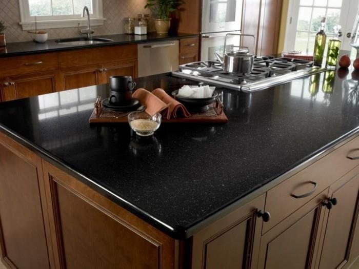 σχεδιασμός κουζίνας χαλαζία πέτρα επιφάνεια εργασίας σε μαύρο και κομψό ντουλάπια κουζίνας