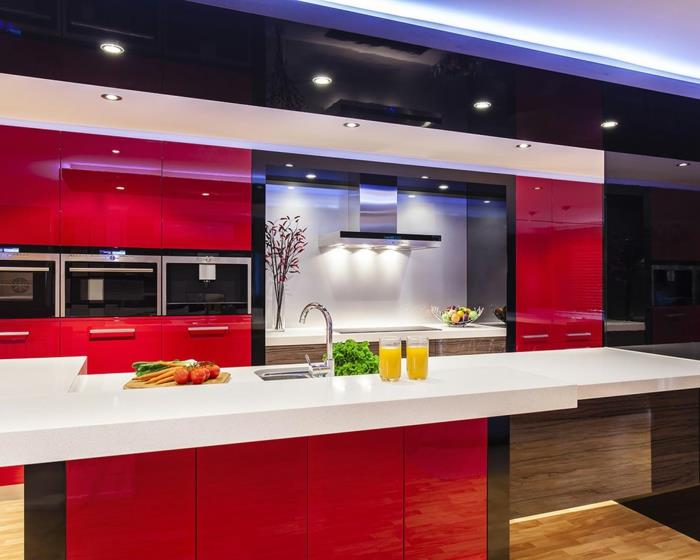 κουζίνα πίσω τοίχο γυαλί λευκό κόκκινο έπιπλα μοντέρνο φωτισμό