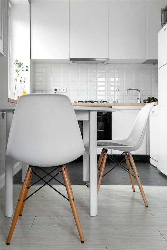 καρέκλες κουζίνας μοντέρνες λευκές καρέκλες στη φωτεινή κουζίνα