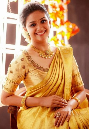 Altın Saree içinde Keerthi Suresh