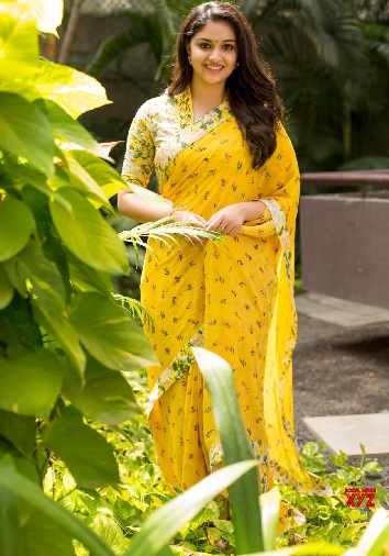 Keerthi Suresh geltonoje Saree