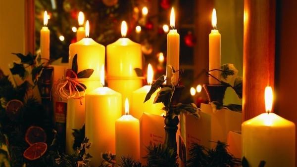 κεριά χριστουγεννιάτικη διακόσμηση κεριά κίτρινα και πράσινα