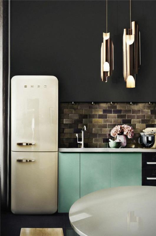ψυγεία επίπλωση κουζίνας ανοιχτό πράσινο ντουλάπια κουζίνας κρεμαστά φώτα