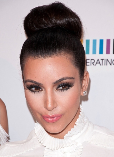 Kim kardashian topuz saç modelleri