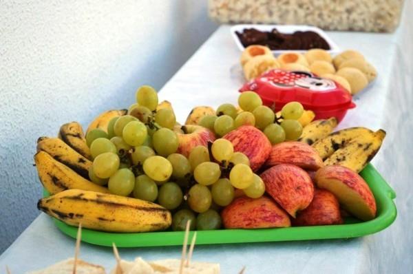 φιλικό προς τα παιδιά μπολ φρούτων υγιεινά τρόφιμα παιδιά