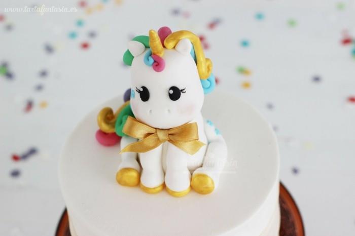 Ιδέες για παιδικά πάρτι κέικ φοντάντ κέικ μονόκερου γιορτάζουν τα γενέθλια των παιδιών
