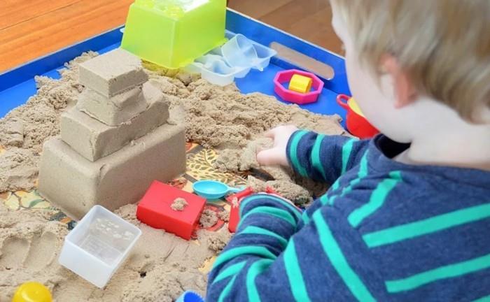 Παιδικό παιχνίδι με κινητική άμμο για να φτιάξετε τον εαυτό σας