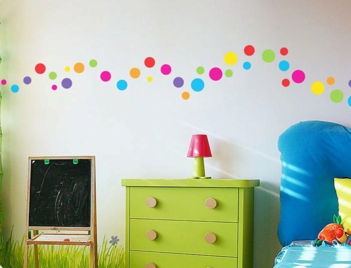 ιδέες διακόσμησης παιδικού δωματίου χρωματιστές κουκκίδες πράσινο κομμό