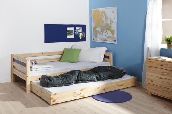Παιδικό δωμάτιο με ξύλινα διπλά κρεβάτια για αγόρια