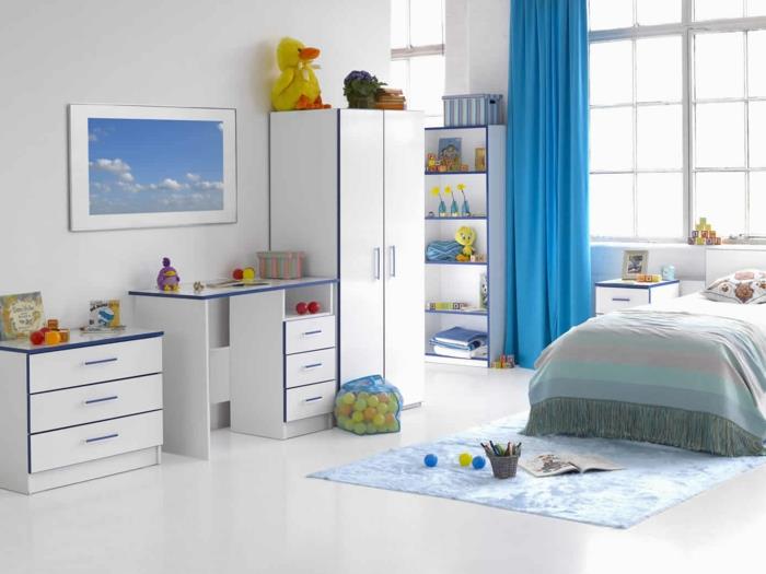ιδέες παιδικού δωματίου λευκό τοίχο βαφή μακριές μπλε κουρτίνες λευκά έπιπλα