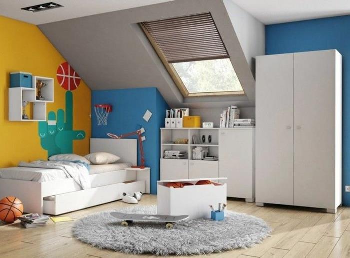 παιδικό δωμάτιο με κεκλιμένη οροφή τοίχου ράφια τοίχου στρογγυλά χαλί βαθύ σωρό γκρι