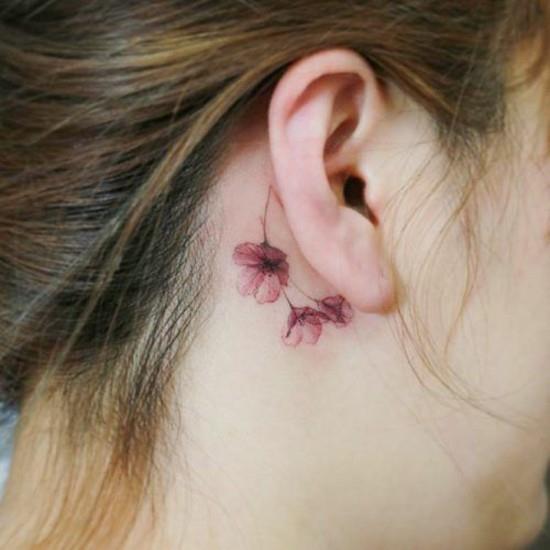 κερασιά τατουάζ πίσω από το αυτί