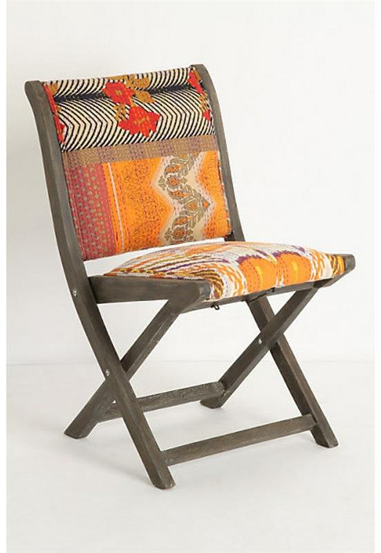 Καλλιτεχνικά πολύχρωμη πτυσσόμενη καρέκλα το καλοκαίρι