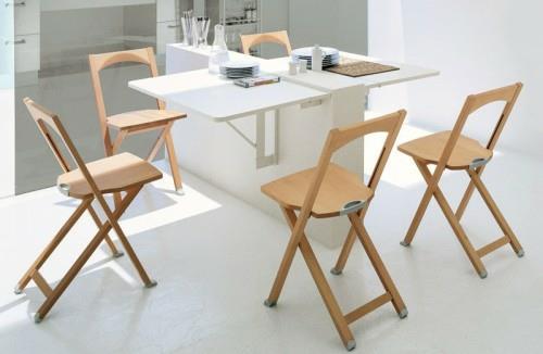 Πτυσσόμενο τραπέζι στον χώρο της κουζίνας λευκή ιδέα ξύλινες καρέκλες τραπεζαρία