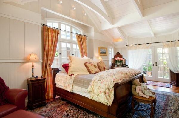 κλασική κρεβατοκάμαρα όμορφη κουβέρτα υπέροχο κρεβάτι έλκηθρο