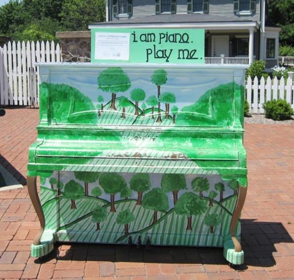 πλήκτρα πιάνου μεγάλο πιάνο πράσινο φυσικό περιβάλλον