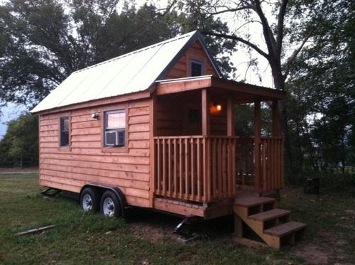 μικρό διαμέρισμα σχεδιάζει ξύλο σε τροχούς βαγόνι βαγόνι κινητό σπίτι