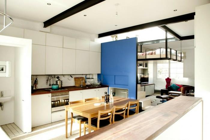 Ρύθμιση μικρών κουζινών μπλε διαμέρισμα τραπεζιού κουζίνας