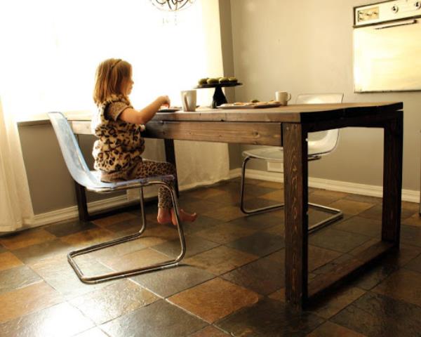 τα μικρά παιδιά χτίζουν τις δικές τους σύγχρονες ιδέες για το τραπέζι