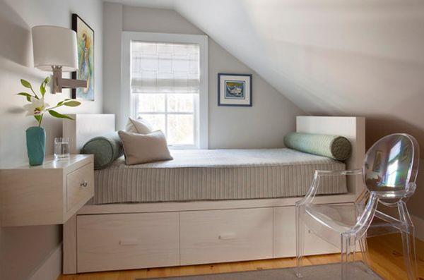 Δημιουργικά σχεδιασμένα μικρά υπνοδωμάτια, πολύς χώρος αποθήκευσης κάτω από το κρεβάτι