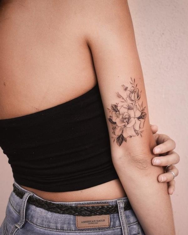 μικρές μεγάλες ιδέες τατουάζ λουλουδιών